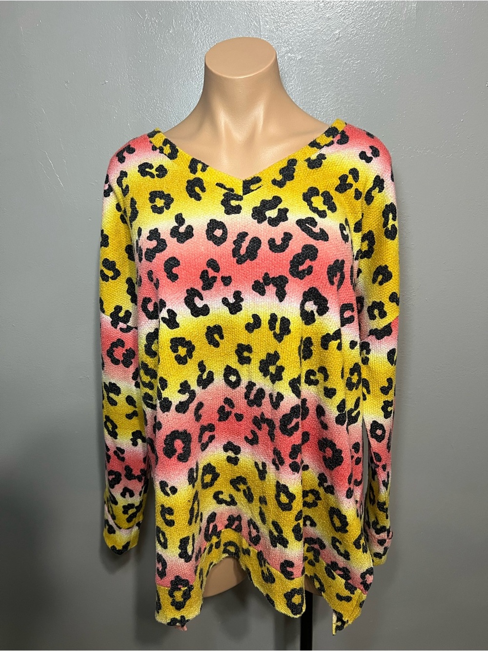Zenana 2X Pink Yellow Ombre Leopard Print V-Neck Long Sleeve Sweater